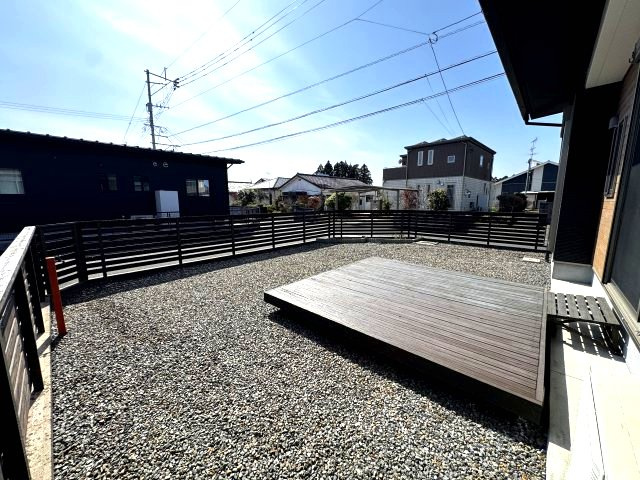 南向きで明るく広々のお庭。休日は家族でBBQ等を楽しんでみてはいかがでしょうか♪