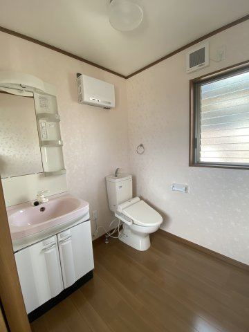 トイレが各階にあります。忙しい朝や、ファミリー世帯は助かりますね。