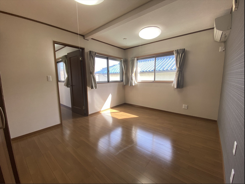 二面採光なので日差しがたっぷり入ります。また風通しが良く解放感もあります。