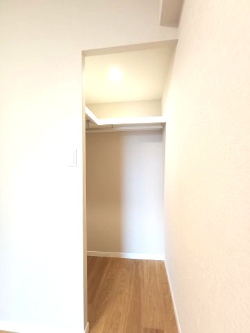 【洋室約6.8帖　収納】　全てのお部屋にウォークインクローゼットを完備。空間を広くお使いいただけます。