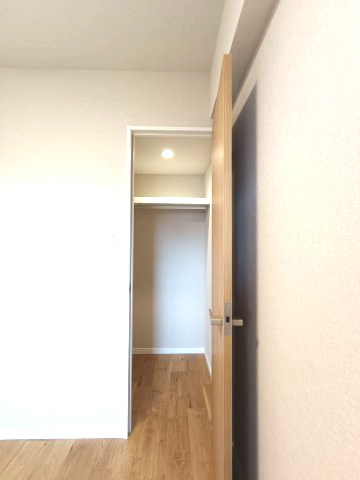 【洋室約6.0帖　収納】　戸建に負けない収納力を備えております。