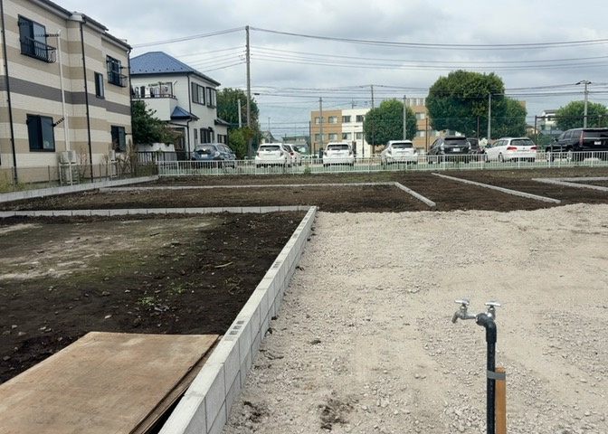 土地の形が極端に長細かったり、狭小地、あるいは道路との高低差がある傾斜地だった場合、後々売ろうとしても買い手がつかない場合もあります。後々、売却することになった時に価値の下がらない土地を選びましょう。