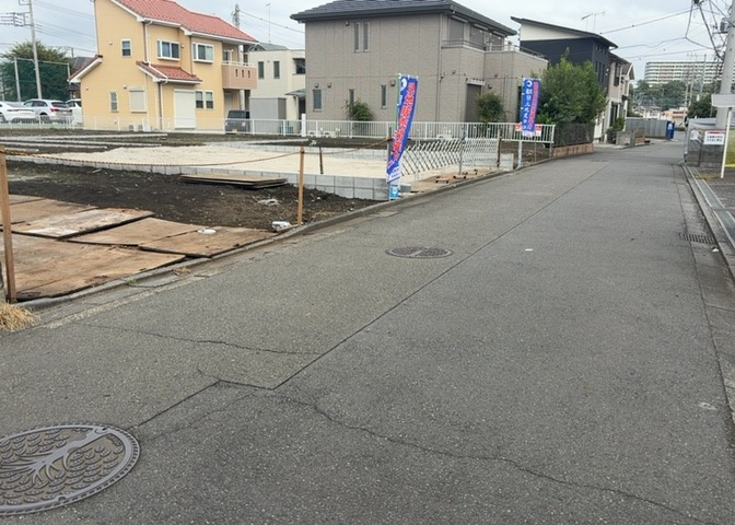 土地を買う際、住む地域の自治体や福祉の補助制度にも注目してみましょう。子供や老人の医療補助やゴミ出しのルールなど、自治体によってルールに大きな違いがあるため、暮らしやすい土地で判断するとよいでしょう。