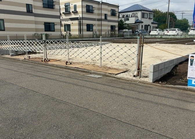 隣家の土地はどうなっているのか、生活利便施設が近くにあるのか、学校まで近いかなど、お客様のライフスタイルにあわせたイメージが重要です。また、近くにあると困る施設が近くにないかも確認するといいでしょう。