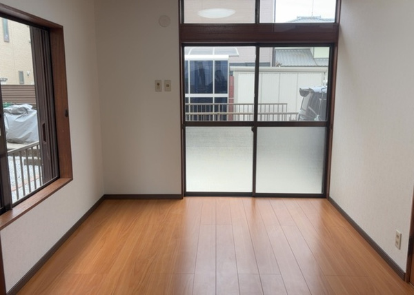 【相模原市中央区上溝の中古戸建ての居間】