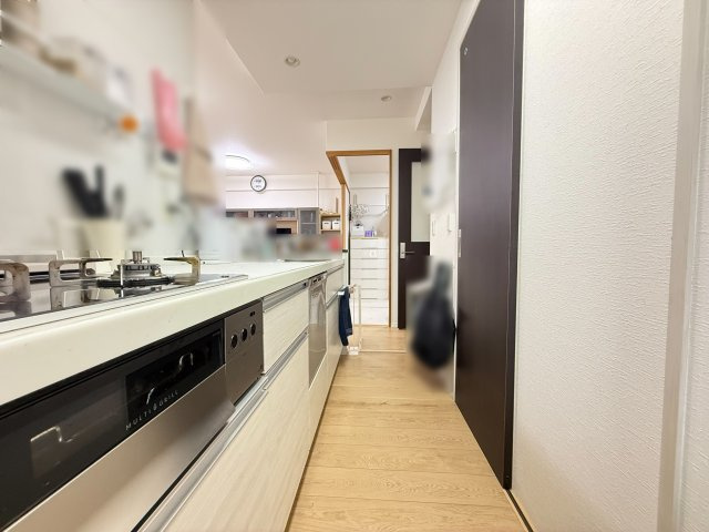 調理スペースをしっかり確保したキッチンです。