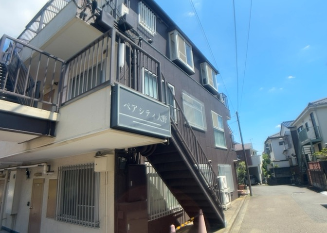物件によっては、入居者が個人的に使用できる専用庭がついているものもあります。また、住宅の中にある土間の部分を庭と呼ぶこともあります。庭の用途は住む人によって変わり、それによってデザインもさまざまです。