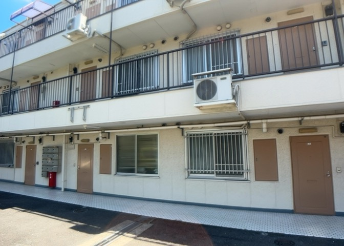 マンションのエントランスには、もともと風よけや防犯の役割がありますが、マンションによって宅配ボックスなどの設備が備わっている所もあります。日々の生活をイメージしながら生活しやすさをチェックしましょう。