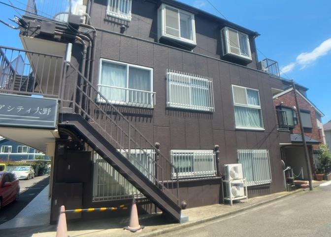 隣家の土地はどうなっているのか、生活利便施設が近くにあるのか、学校まで近いかなど、お客様のライフスタイルにあわせたイメージが重要です。また、近くにあると困る施設が近くにないかも確認するといいでしょう。