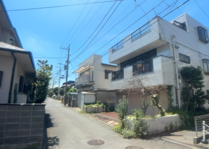 景色重視でお家選ぶをするとスーパーが遠い！学校が遠い！など生活をするうえで利便性で困ることもあります。まず一度現地を見学する際に、周辺の施設などがあるかを確認し、暮らし始めた後のことを想像しましょう。