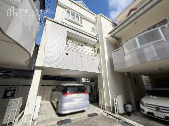 鉄骨造3階建