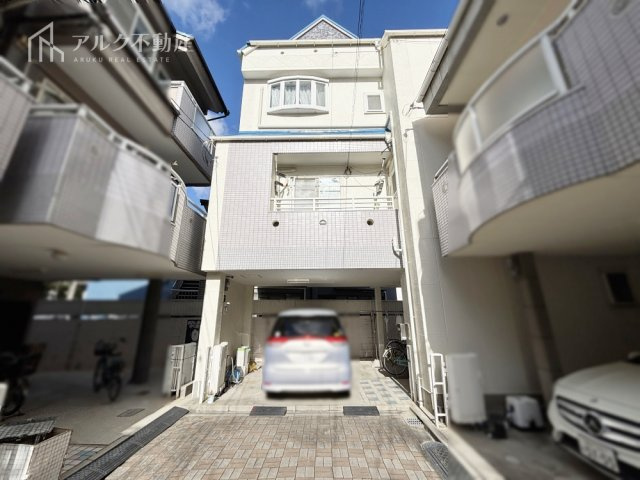 鉄骨造3階建