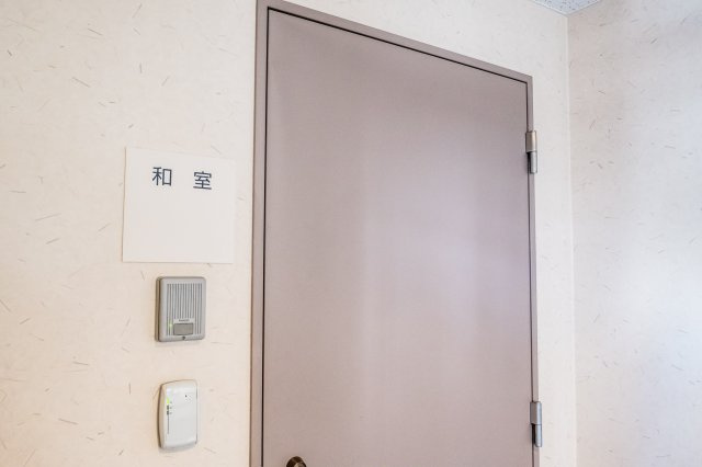 【和室】床の間、広縁、雪見障子のある和の空間。炉も設置しておりお茶事にも対応！