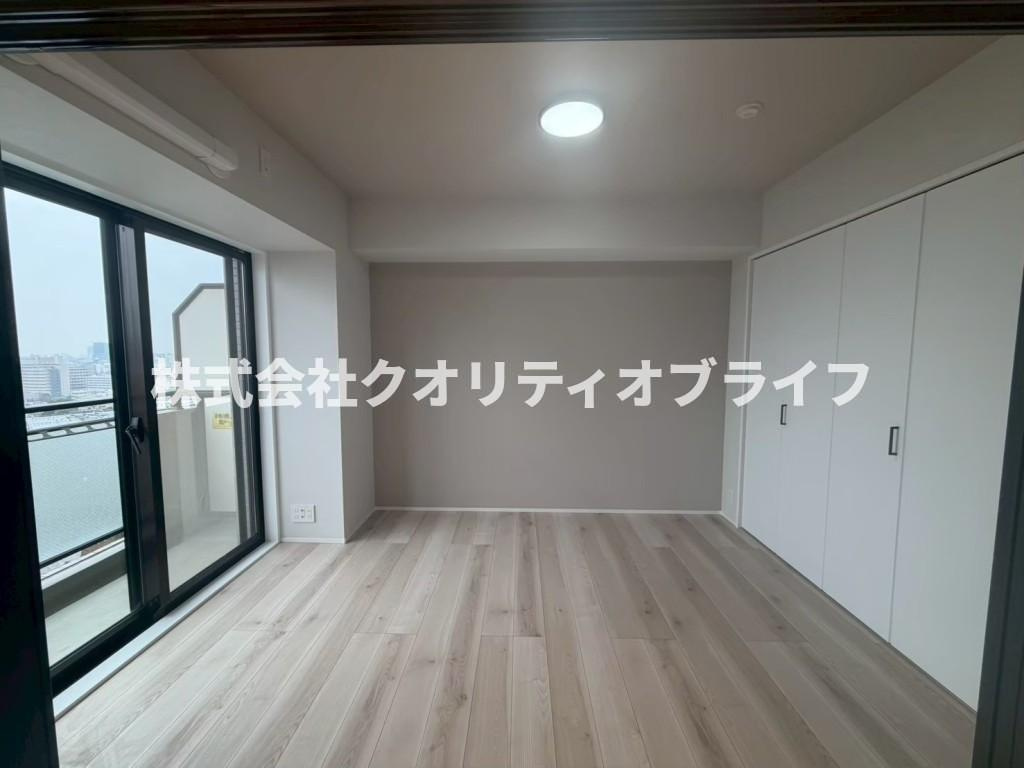 バルコニーとも繋がっている洋室5.2帖
