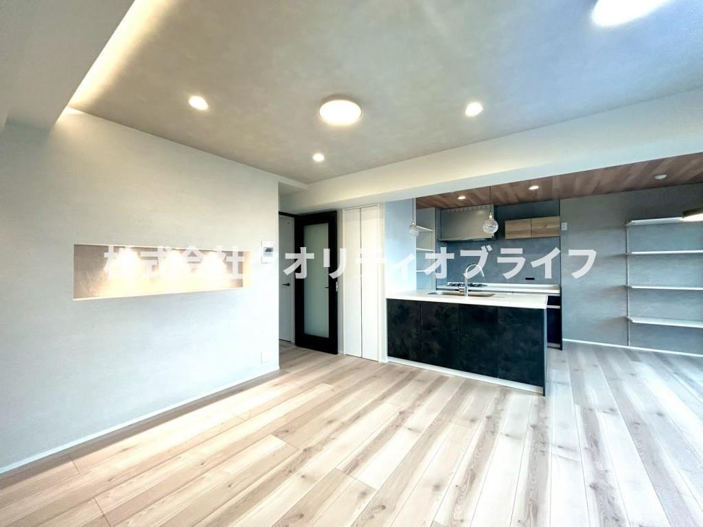 ダウンライト付きのおしゃれなLDK