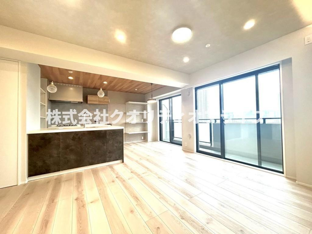 心地よい爽やかな風がお部屋の奥まで通り抜けるバルコニー。室内の空気をいつでもクリーンにリフレッシュしやすく、カビや湿気の発生を抑えて衛生的な暮らしをサポートしてくれます。