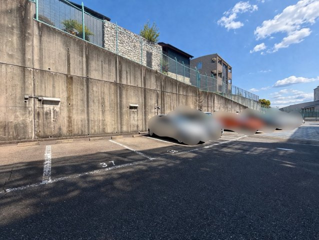 敷地内平面駐車場継承可能♪