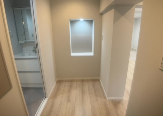 内装はとにかくおしゃれなものがいい！と選ぶ前に、まず住んだ後のことを想像してみましょう。住んでみたらコンセントの位置が悪くて使いにくいなど出てきます。事前にどの家電をどこに置くか想定しておきましょう。