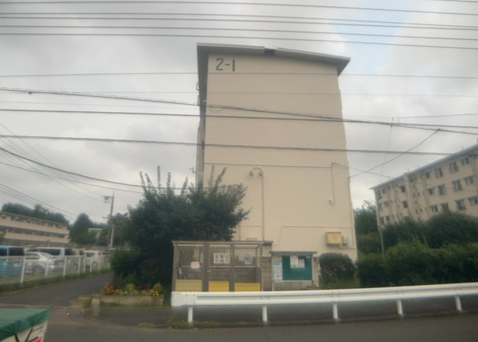 外観はマンション管理がされているかの目安になります。築年数が古いと、壁面は劣化してひび割れが生じることも！建物が古びていても細かいところが修繕されていると、きちんと管理されているなぁと感じるでしょう。