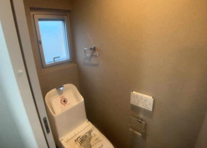 トイレは大きさや形、機能、抗菌性などが異なる多種多彩なタイプが各メーカーから出ています。それぞれに良さがあるため、事前にどういったタイプのトイレがいいのかをご家庭内で決めて、内見に行くといいでしょう。