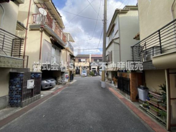 前面道路含む現地写真です