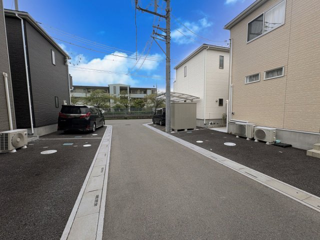 広々約19.7帖のリビング・キッチン・洗面・浴室がまとまった水回り動線で、家事の移動もスムーズです！宅配ボックス・EV車充電コンセントあり！