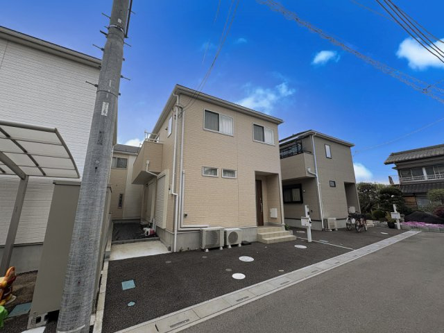 広々約19.7帖のリビング・キッチン・洗面・浴室がまとまった水回り動線で、家事の移動もスムーズです！宅配ボックス・EV車充電コンセントあり！