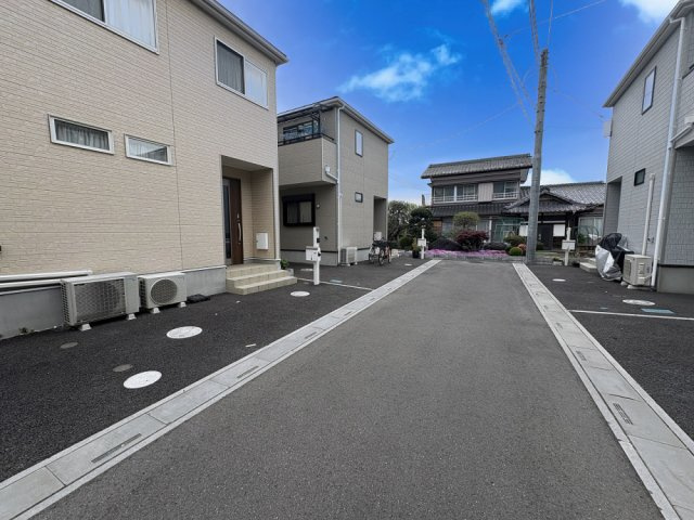 広々約19.7帖のリビング・キッチン・洗面・浴室がまとまった水回り動線で、家事の移動もスムーズです！宅配ボックス・EV車充電コンセントあり！