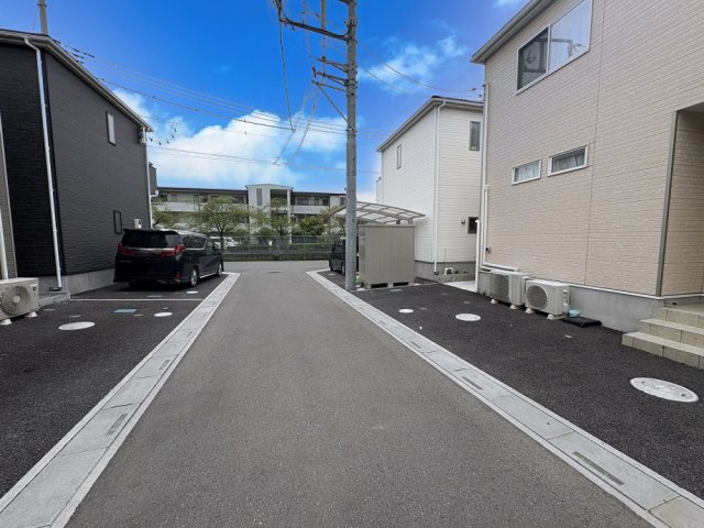 広々約19.7帖のリビング・キッチン・洗面・浴室がまとまった水回り動線で、家事の移動もスムーズです！宅配ボックス・EV車充電コンセントあり！