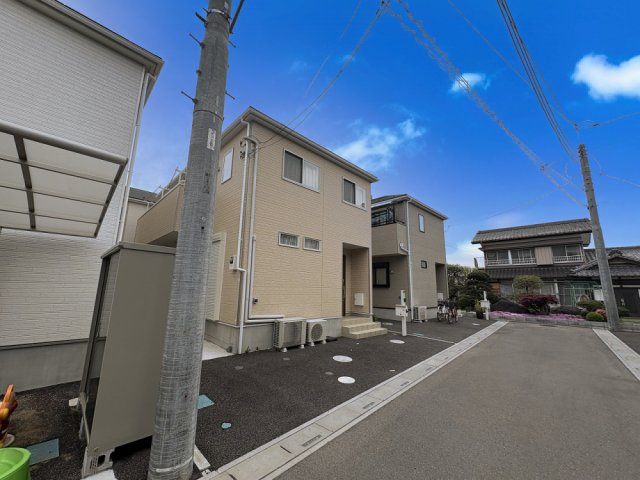 広々約19.7帖のリビング・キッチン・洗面・浴室がまとまった水回り動線で、家事の移動もスムーズです！宅配ボックス・EV車充電コンセントあり！