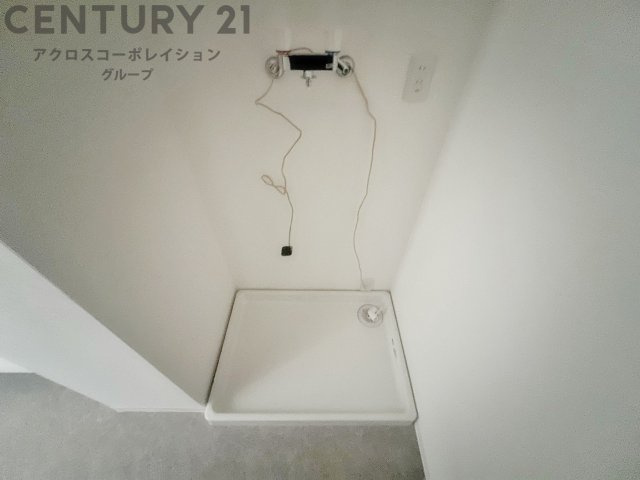 洗濯物の仕分け作業がしやすく、整理整頓が容易になります。洗濯音や湿気を他の部屋に持ち込まず、生活環境を快適に保ちます。上部を活用すれば収納スペースを確保でき洗剤や洗濯用品の整理もしやすくなります。　