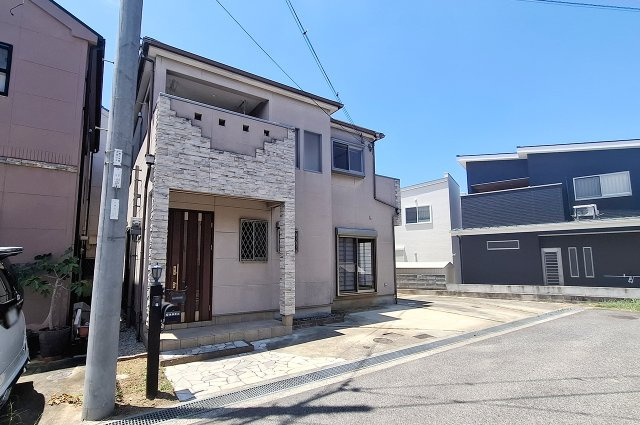 前面道路を含む外観