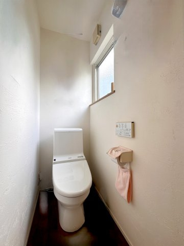 トイレは換気もしやすく使いやすい広さです