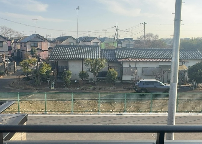 眺望を気にして物件を探す場合、前面に建物が建っていないか現地で確認しましょう！前面に建物があると景色はもちろん、日当たりや風通しにも影響が出てきます。住んだ時のことを想像しながら現地見学をしましょう。