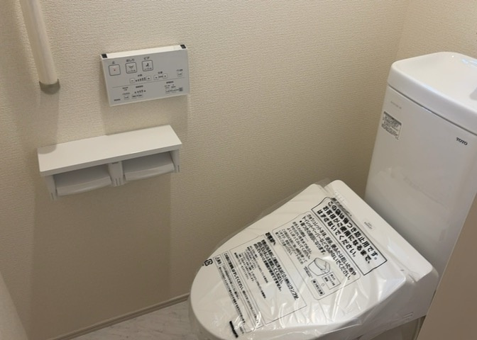 トイレは大きさや形、機能、抗菌性などが異なる多種多彩なタイプが各メーカーから出ています。それぞれに良さがあるため、事前にどういったタイプのトイレがいいのかをご家庭内で決めて、内見に行くといいでしょう。