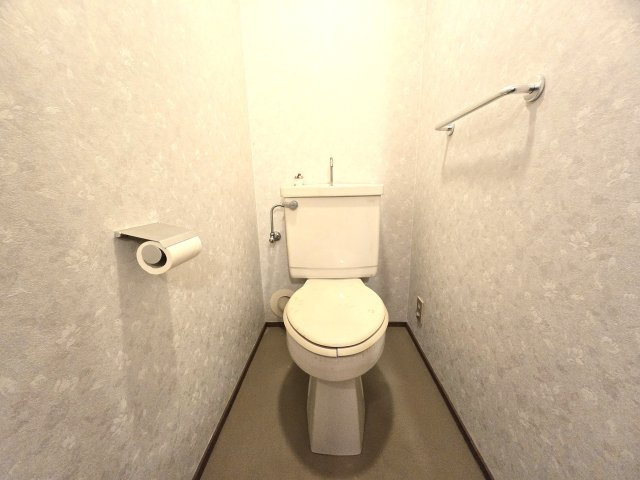 洗面所から入るトイレになります！