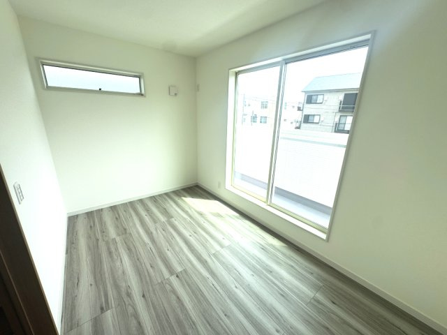 2階の洋室は明るいです