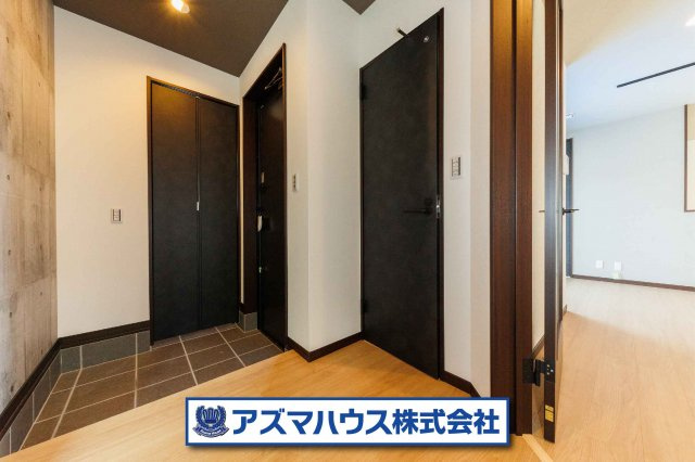 お家の顔である玄関は広々としたスペース。荷物を持っての出入りもストレスなく行えます。