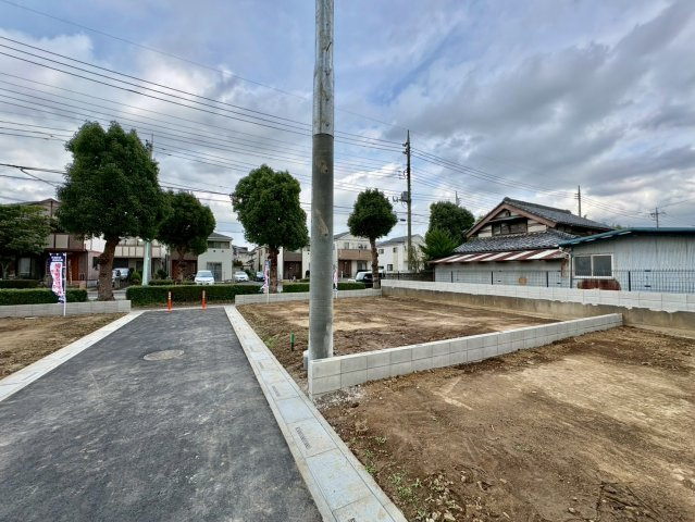 全10区画　　間取り・外観・設備まで自由にプランニング可能。暮らし方に合わせた住まいをご提案できます。花田小学校まで徒歩約4分(270ｍ)、毎日の通学がしやすい住環境です。