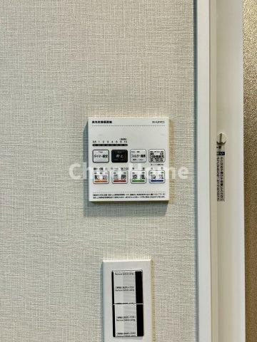 【浴室乾燥機】暖房・冷風・換気・乾燥が可能です。毎日を快適に過ごせるうれしい機能が揃っています。雨の日の洗濯物も安心です。