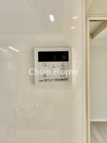 【給湯リモコン】外での一日を忘れさせてくれるオートバス機能でお好みの湯量・温度に調整された浴槽。