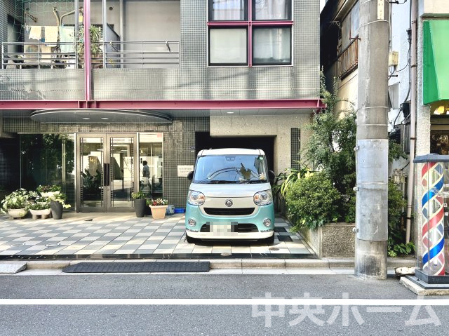 【敷地内駐車場】最新の空き状況や費用などの詳細は担当スタッフまでお問い合わせください。