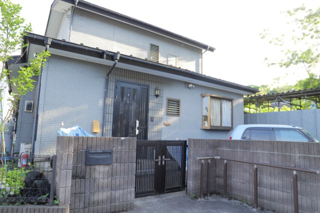 人が暮らすうえで日光は大切な要素となります。日当たりの良さは譲れないポイントですね。併せて近くに大きな建築物の建築予定がないか、あるいはそれが可能な土地が近くにないか事前に確認することもお勧めします。