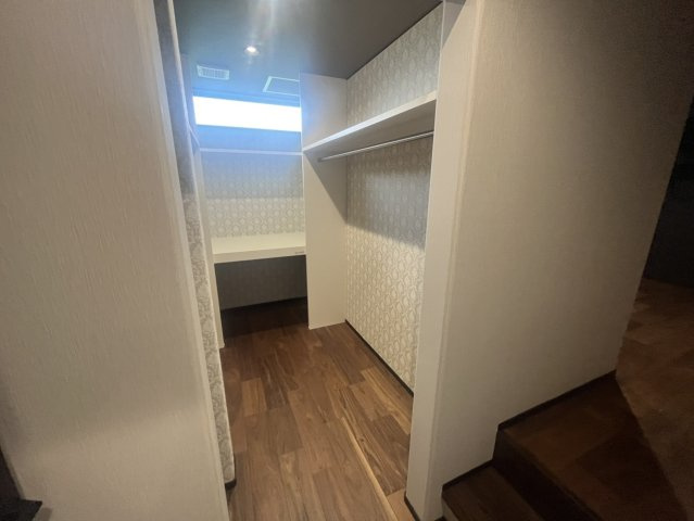 2階寝室ウォークインクローゼット