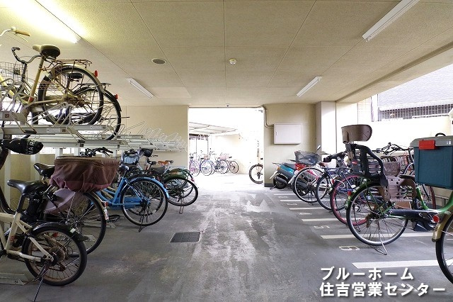 屋内駐輪場の写真です！