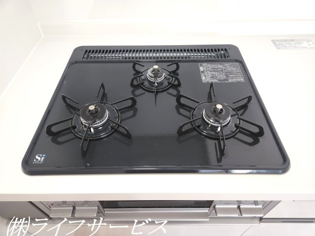 システムキッチン／3口ガスコンロでお料理も楽々！