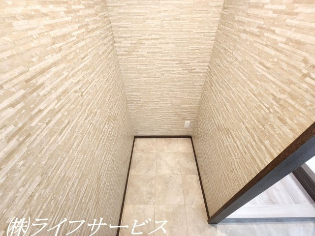 玄関には土間収納あり！スーツケース置場などにも便利！