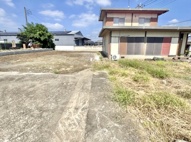 ■外観｜南側の日当たりの良いお庭は、芝生を植えて子どもやペットが走り回れるようにすると、さらに屋外で過ごす時間を楽しめます。