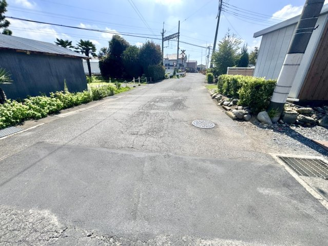 ■外観｜周囲の見渡しが良く、車の出入りの際も安全確認がしやすいです♪