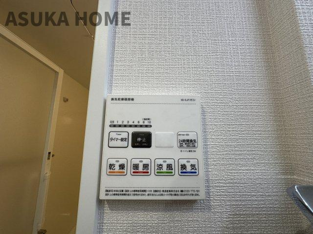 実は後から付けようとすると大変な設備のひとつです♪暖房乾燥機付きの為、冬も快適ですよ。
